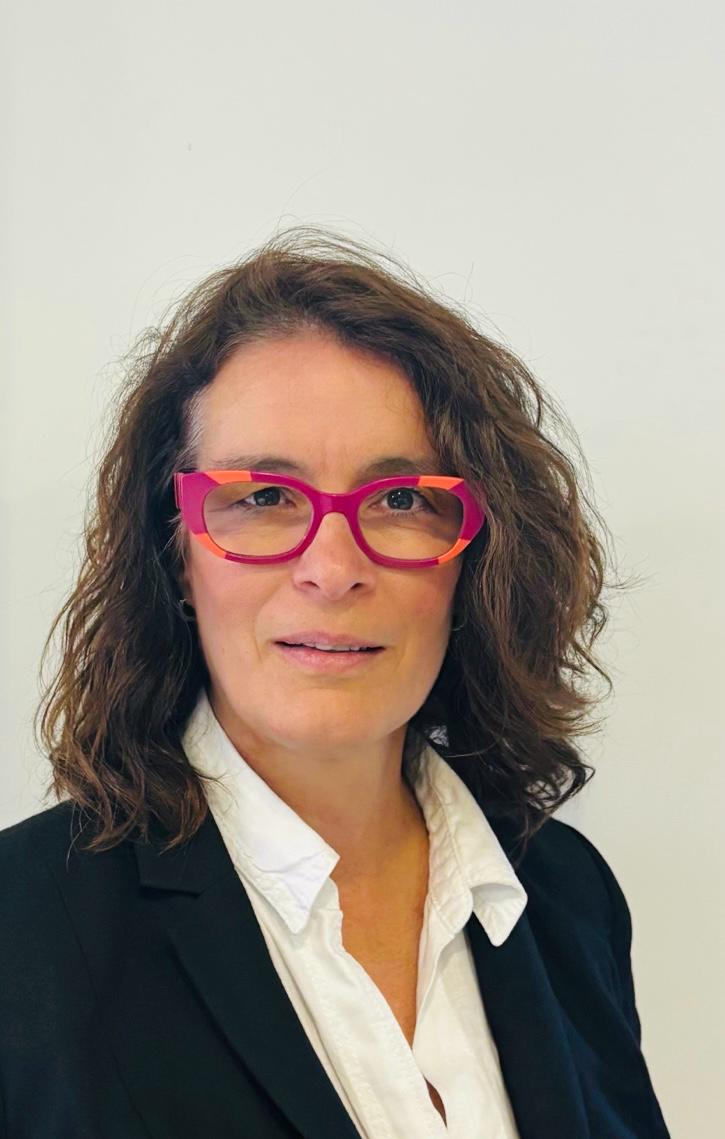 Rosalía Contreras Moreira, Consultora en Experiencia de Cliente y Desarrollo Web